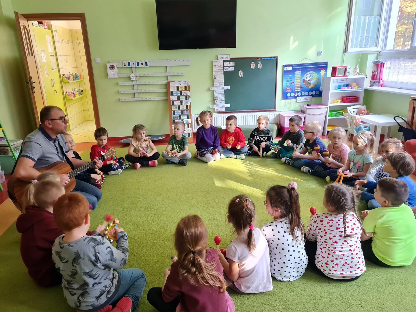 Konspekt Zajęć W Przedszkolu Specjalnym Zajęcia muzyczno-ruchowe z pedagogiem specjalnym panem Grzegorzem