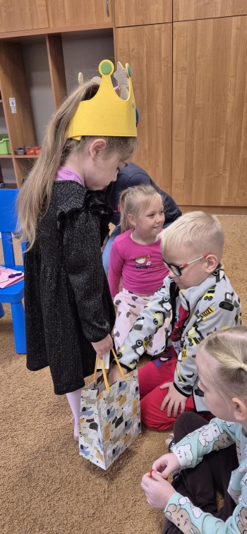 e1d62062-dbeb-495d-8611-526d8adc063b