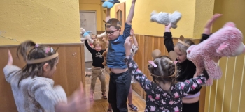 75a6f8a4-5f64-4b9d-a830-a6ea9061a6ad