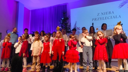 Koncert „Hej kolęda, kolęda” w Szkole Podstawowej nr 2 im. Janusza Korczaka w Cz...