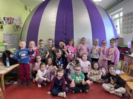 Kino sferyczne. Seans pt: „ Magiczny Globus. Nauka o porach roku”. 