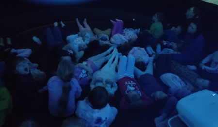 Kino sferyczne. Seans pt.: „ Magiczny Globus. Nauka o porach roku”.