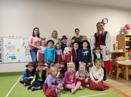 Tradycje i ludowość - spotkanie z p.Magdaleną Plich z Wiejskiego Domu Kultury w ...