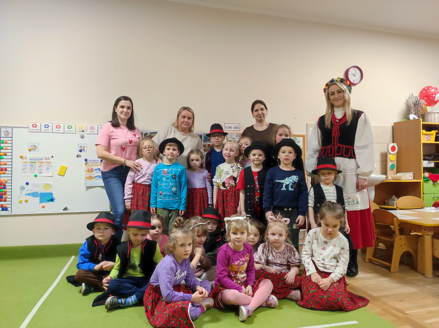 TRADYCJE I LUDOWOŚĆ - SPOTKANIE Z P.MAGDALENĄ PLICH Z WIEJSKIEGO DOMU KULTURY W ...