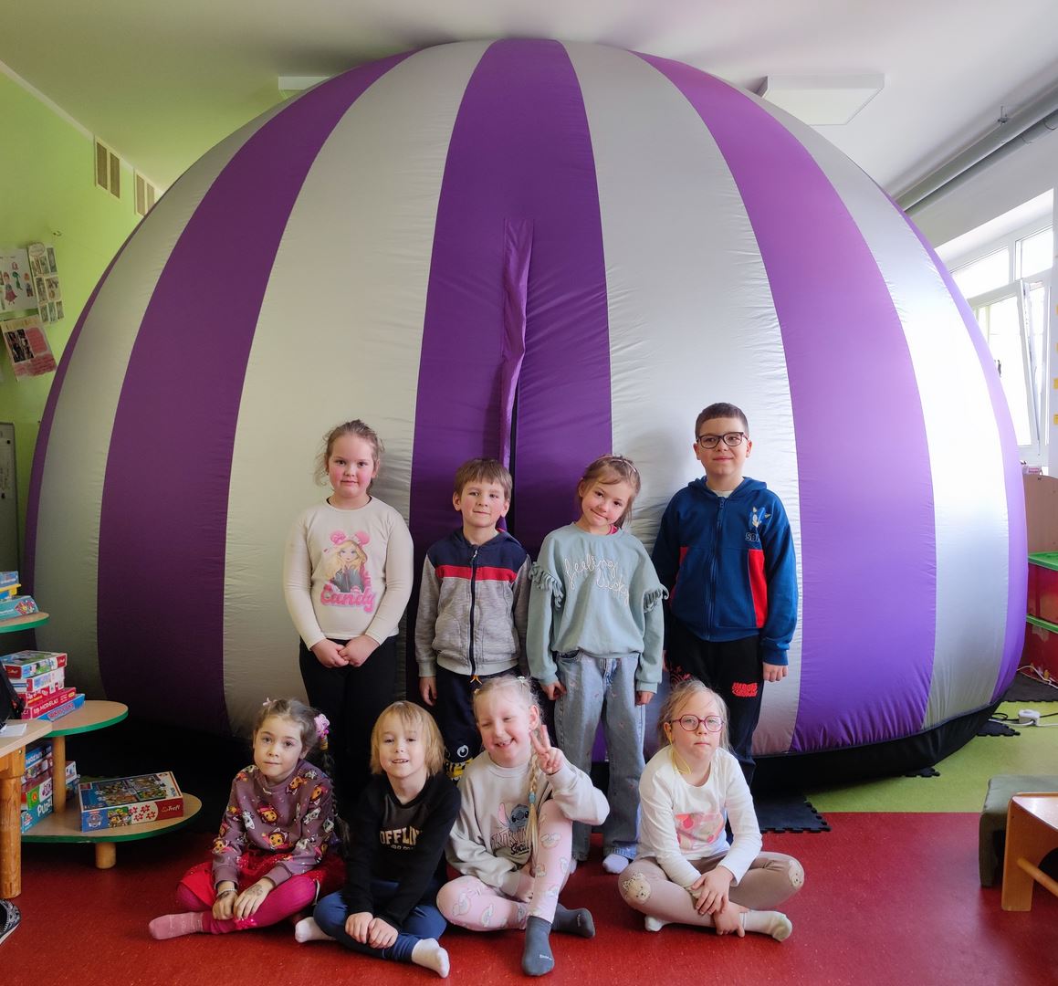 KINO SFERYCZNE - MAGICZNY GLOBUS. NAUKA O PORACH ROKU