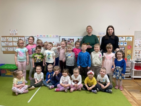 ''Magiczna gąsienica '' - spotkanie z p.Wiolettą z Biblioteki Pedagogicznej 