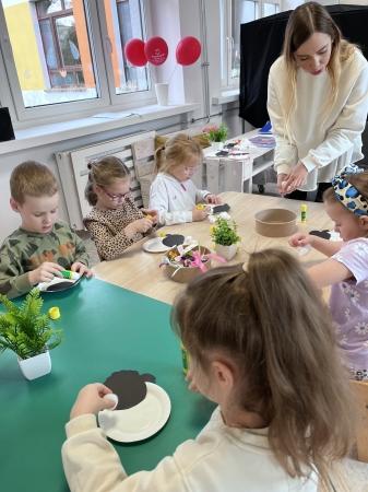 Warsztaty wielkanocne z paniami z Miejskiej Biblioteki Publicznej Filia nr1