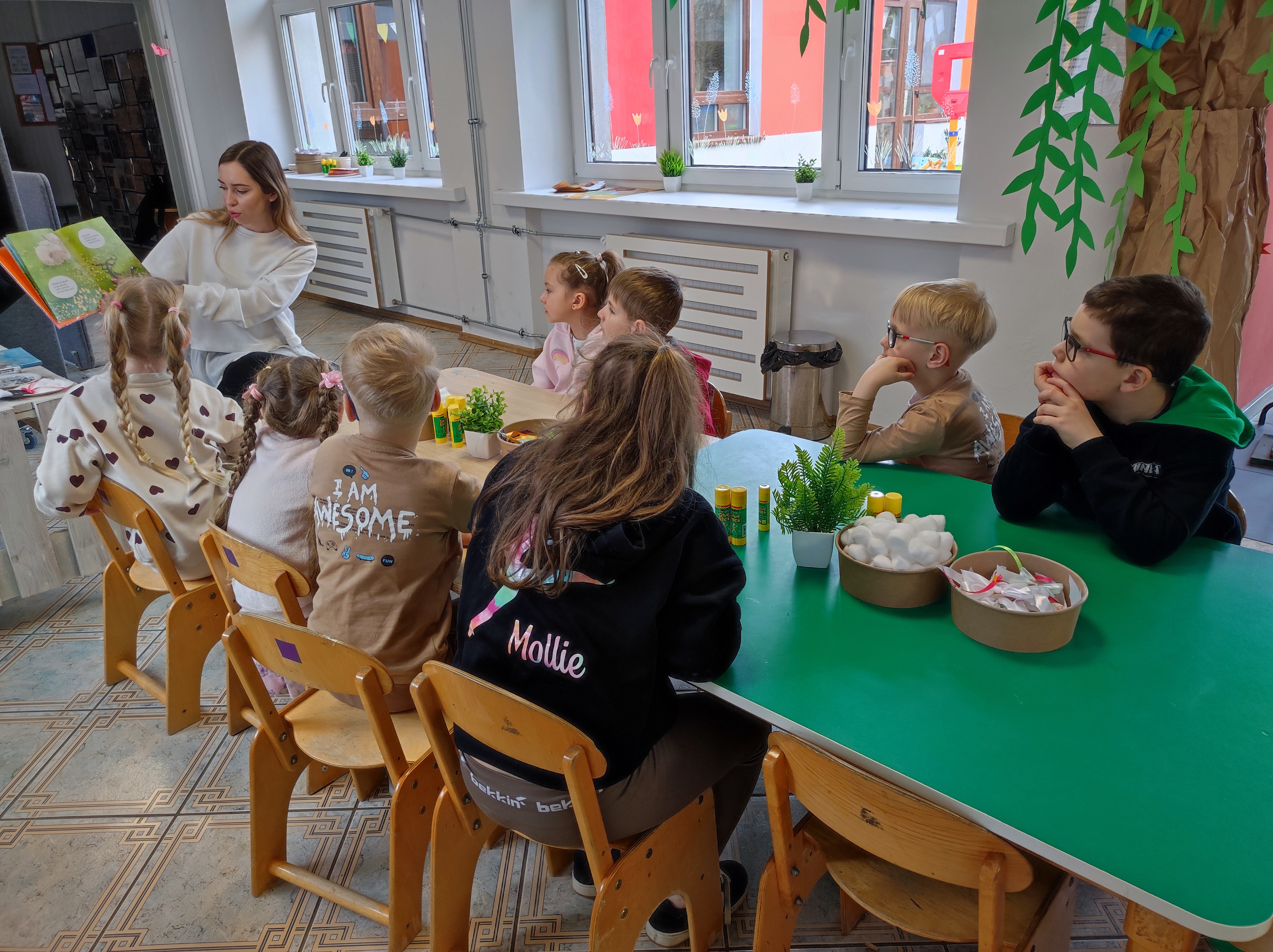 WARSZTATY WIELKANOCNE Z MIEJSKĄ BIBLIOTEKĄ PUBLICZNĄ, FILIA NR 1 W CZARNKOWIE