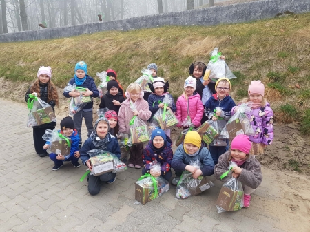 Wspólne świętowanie i poszukiwanie wielkanocnych niespodzianek.