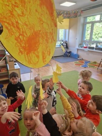 '' SŁOŃCE'' - PROMIENIE ŻYCIA DLA ZIEMI 