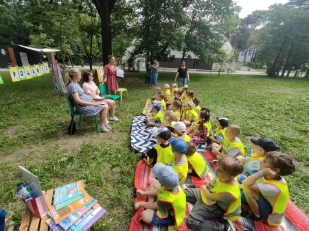 CZYTANIE NA POLANIE